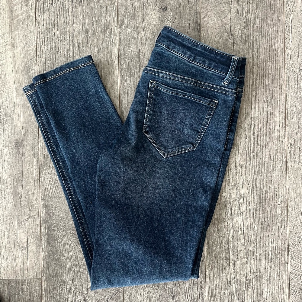 So. Girls skinny jeans